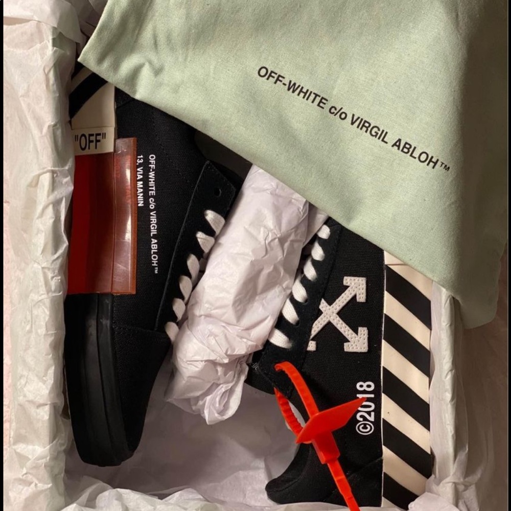 Black VULC LOW TOP stripe OFF-WHITE c/o Virgil Abloh